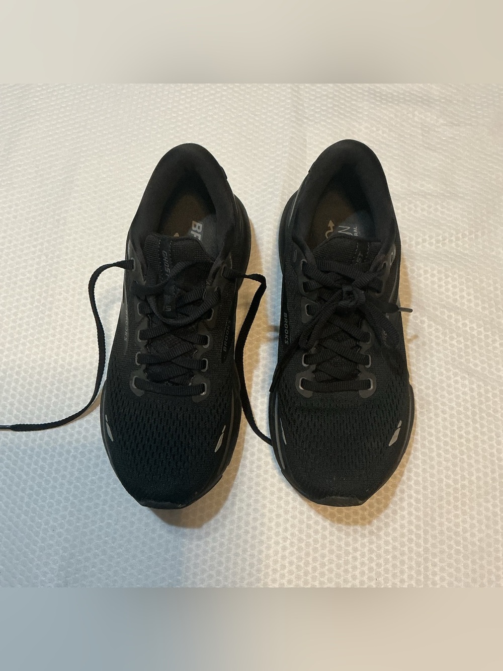 Brooks Men's Black Athletic Running Shoes